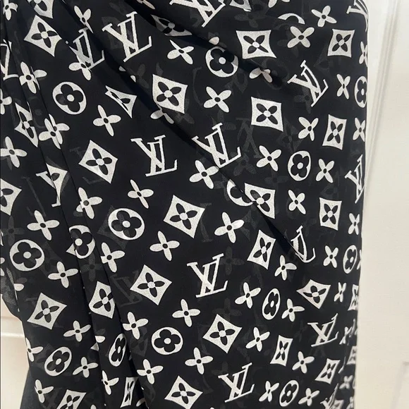 (( not authentic))NEW❤️LV Chiffon Shawl - Picture 3 of 17